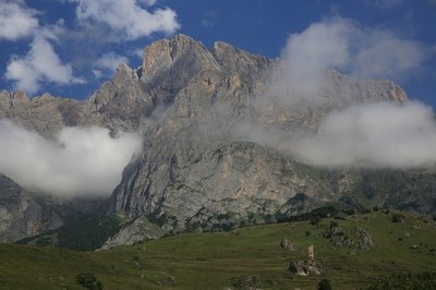 Башня на фоне г. Каривхох.JPG