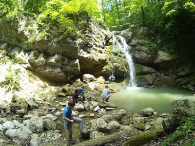 водопад на ручье Холодном.jpg