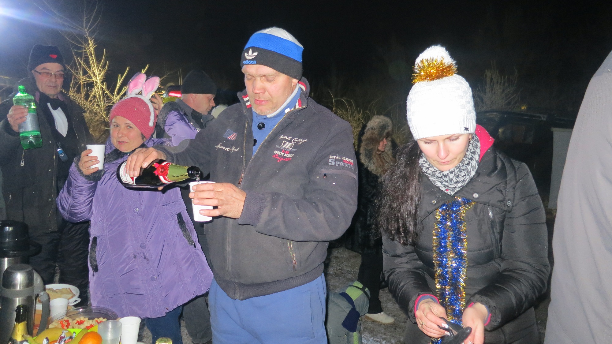 За столом.JPG (710.03 КБ, 7446 просмотров) За столом.JPG